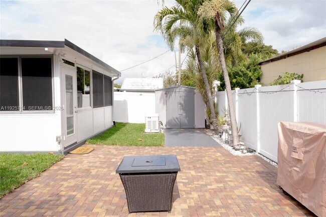 Building Photo - 5464 NE 3rd Ave