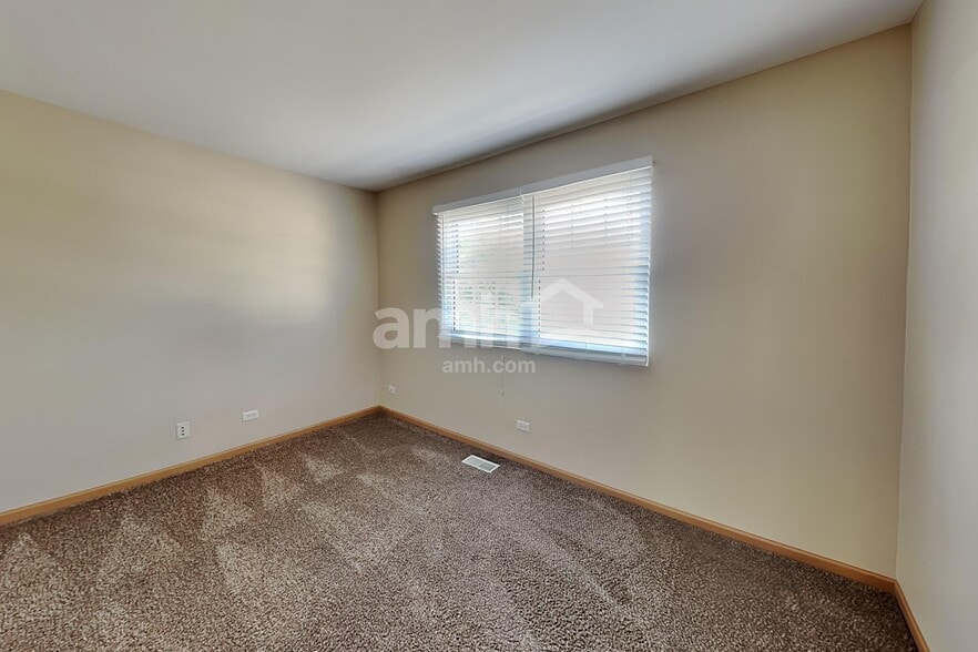 Building Photo - 481 Pheasant Chase Dr