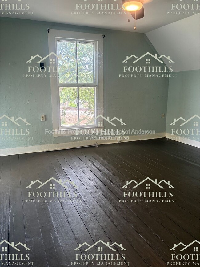 Building Photo - 319 B St