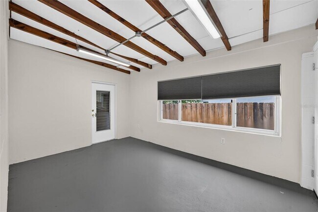 Building Photo - 1317 Cloverlawn Ave