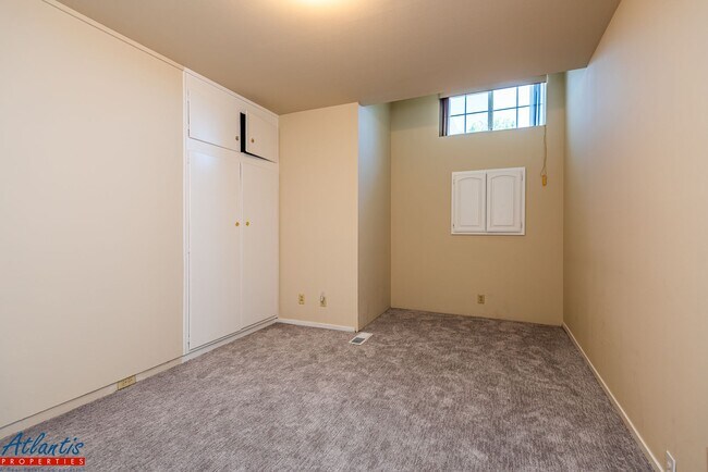 Building Photo - Beautiful Home | Desirable Location