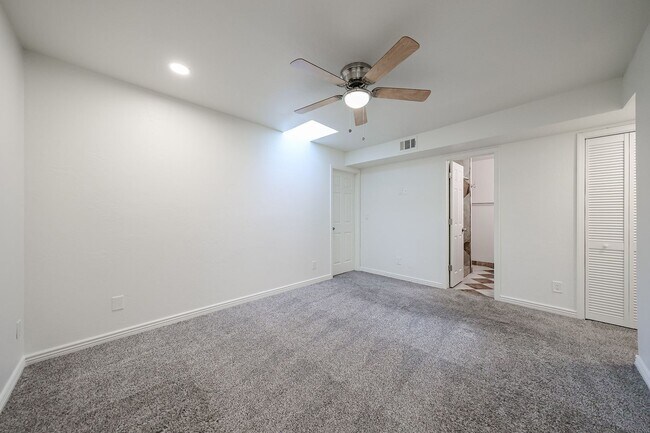 Building Photo - 2851 E Acoma Dr