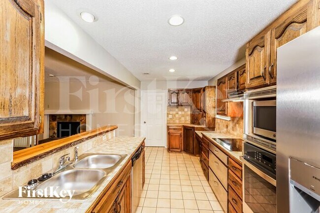Building Photo - 2012 Garden Oaks Dr