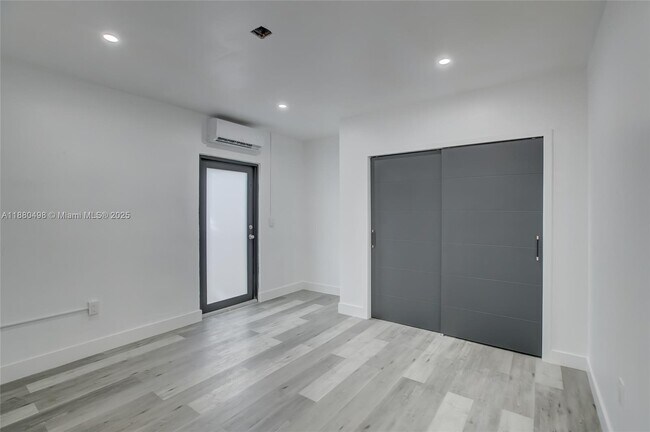 Building Photo - 511 SW 15th St