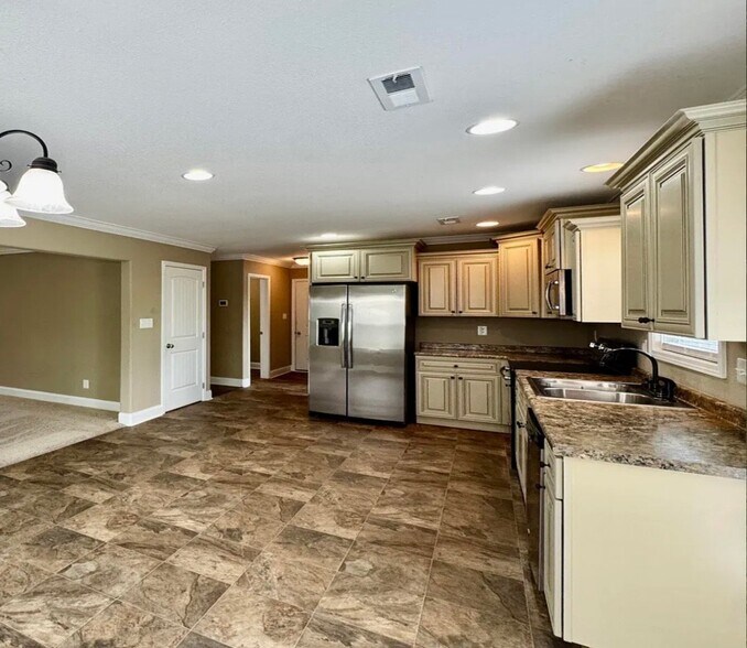 Building Photo - 1203 Elsborn Ridge Rd