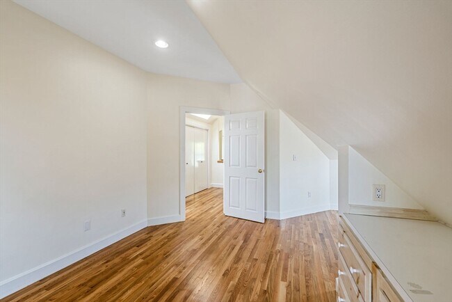 Building Photo - 8 Worcester St