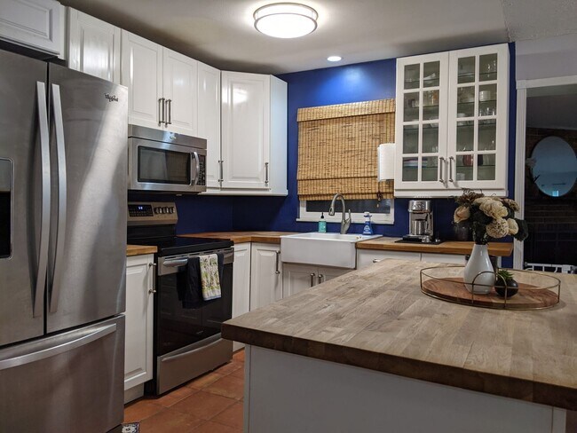 Building Photo - Heart of Conway