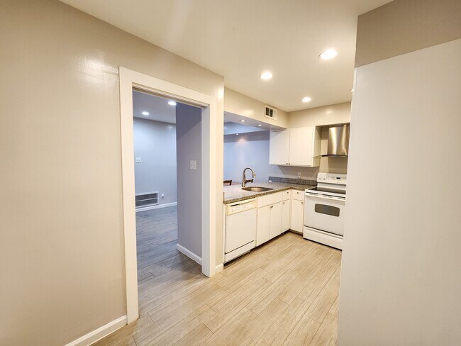Building Photo - 2575 Marilee Ln