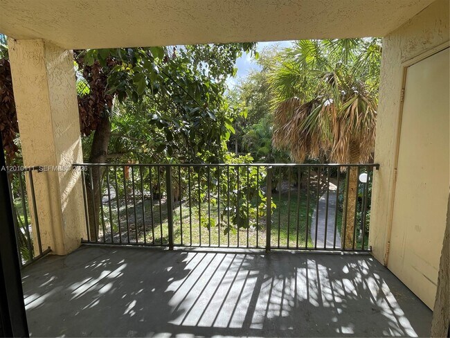 Building Photo - 9999 Summerbreeze Dr
