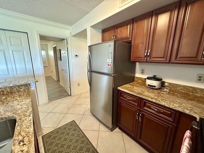 Building Photo - 2400 Feather Sound Dr