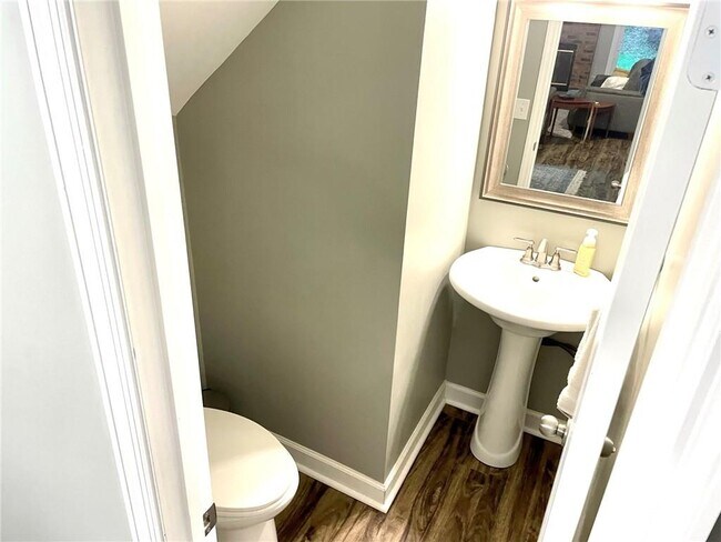 Building Photo - 4148 Fawn Ct NE