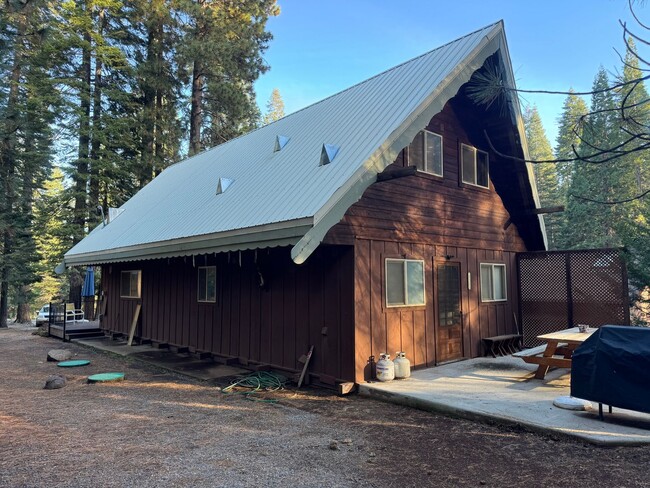 Building Photo - FULLY FURNISHED RENTAL IN LAKE ALMANOR COU...