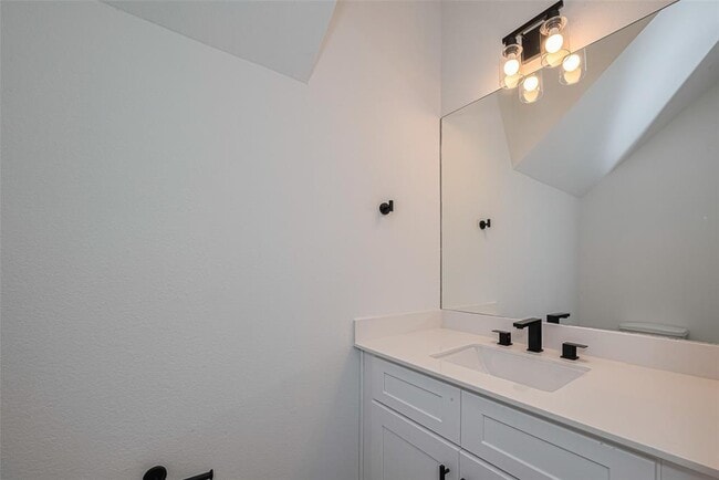 Building Photo - 1350 W 24th St