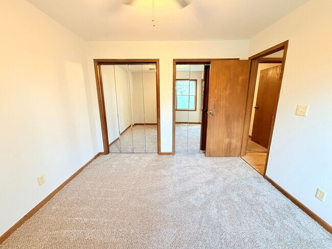 Building Photo - 1039 Rolling Hill Rd