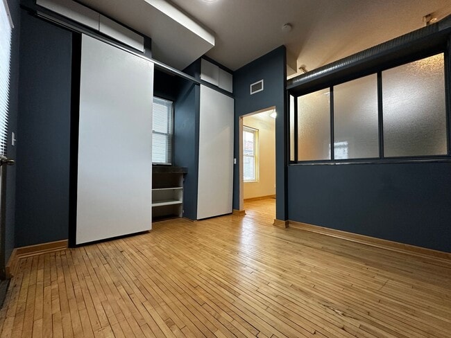 Building Photo - 123 N Broadway