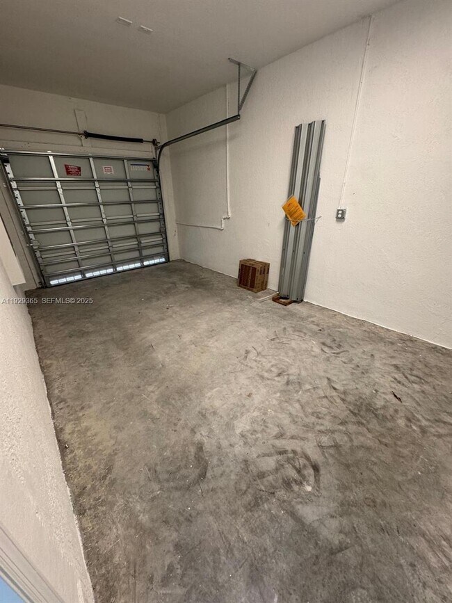 Building Photo - 2825 SE 25th Ave