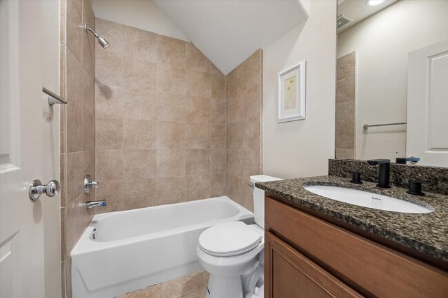 Building Photo - 3804 Center Plaza Dr