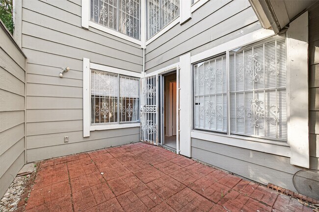 Building Photo - 13040 Greenway Chase Ct