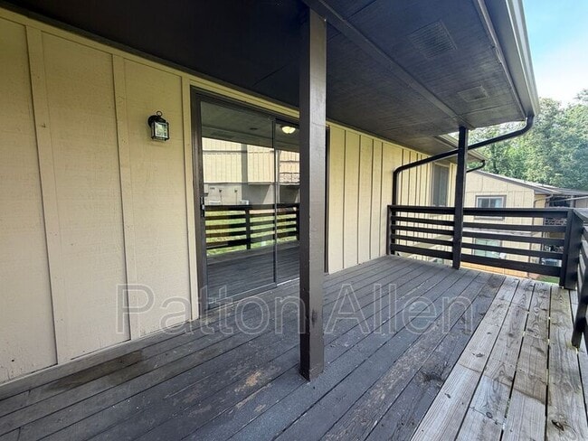 Building Photo - 28 Dawnwood Cir