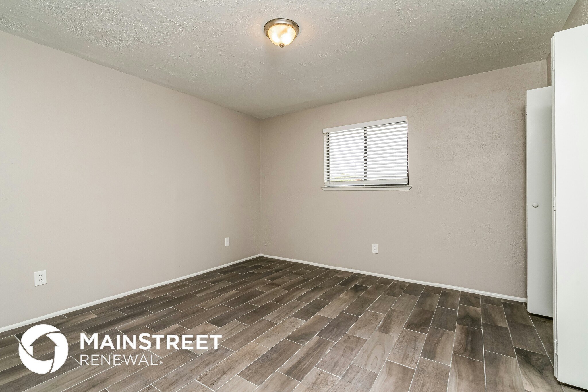 Building Photo - 2101 Chatsworth Rd