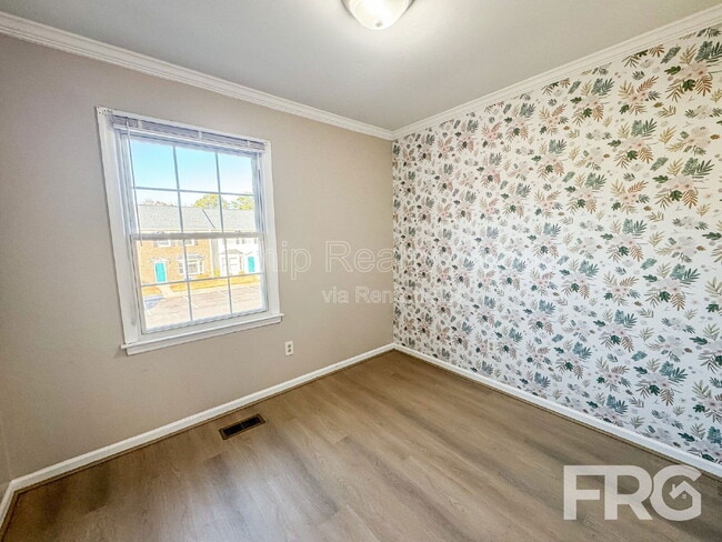 Building Photo - 2700 Thackery Rd