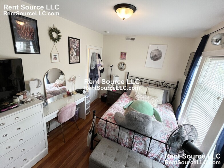 Building Photo - 23 Willard Ave