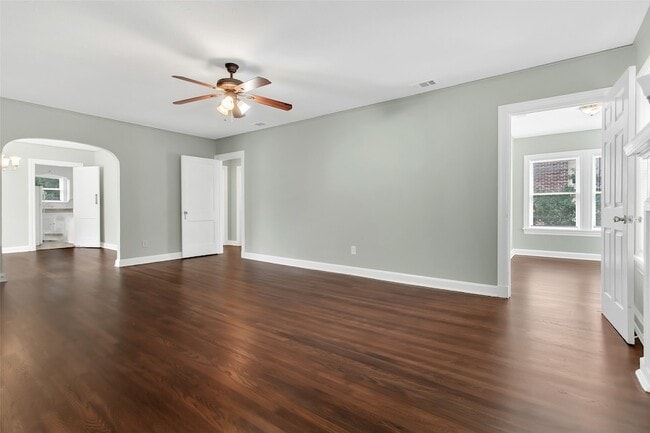 Building Photo - 5705 Ross Ave