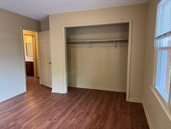 Building Photo - Updated Two Bedroom Apartment in Statesville