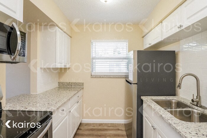 Building Photo - 16 Spring Loop Cir