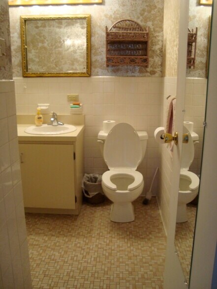 Bathroom - 30 Woodland St