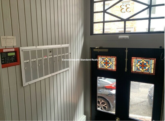 Building Photo - 33 Anderson St