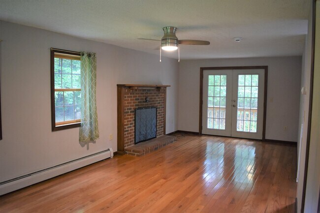 Building Photo - 26 Riverbend Rd