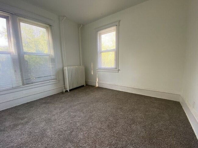 Building Photo - $1,200 | 2 Bedroom, 1 Bathroom 1st Floor Apartment | No Pets | Available for an Immediate Move In!