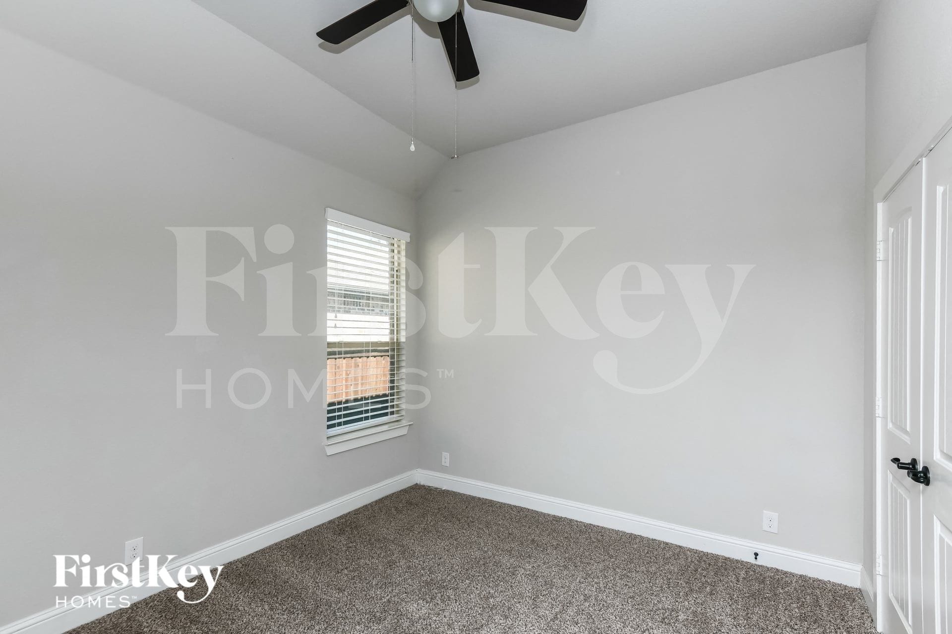 Building Photo - 2404 Cabrillo Ln