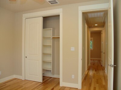 Building Photo - UT PRE-LEASE: Beautiful, Recently Constructed 6 bed/ 4 ba home in North Loop Area, Mins to UT