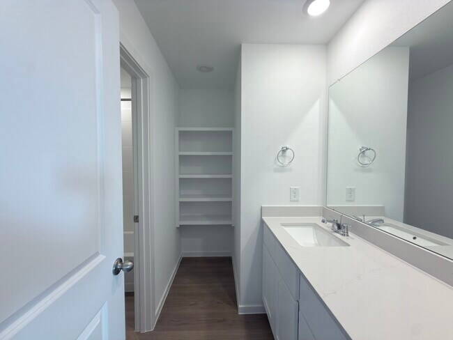 Building Photo - 9122 Serene Hvn Dr