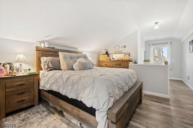 Building Photo - 49 Cliffside Trail