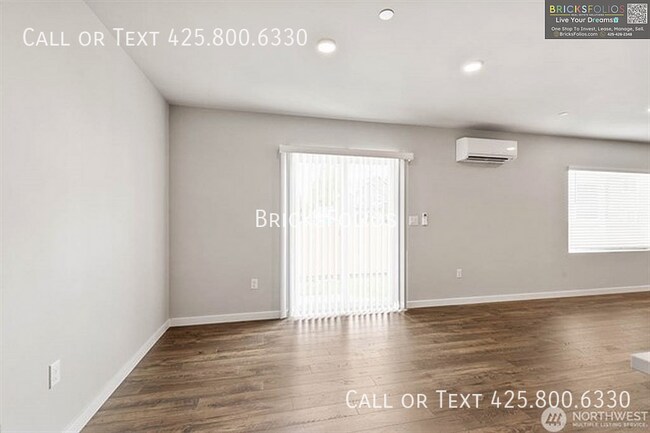 Building Photo - 9502 18th Ave W