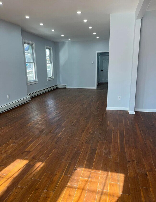 Building Photo - 40 Condict St