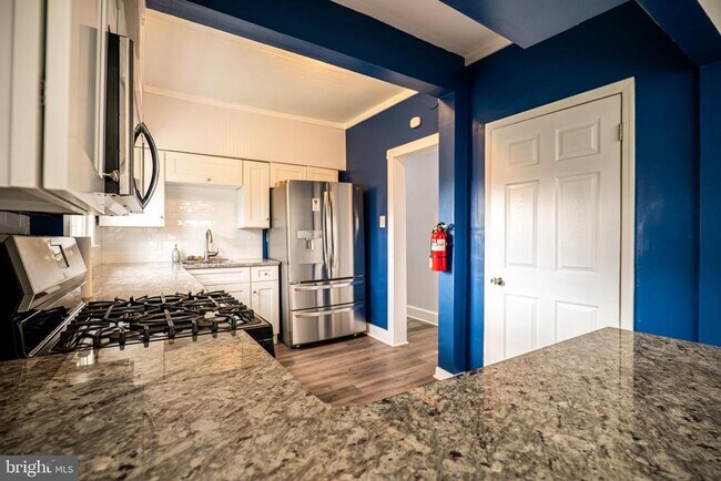 Building Photo - 241 Victoria St