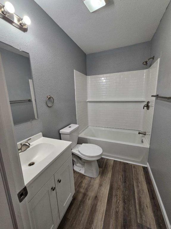 Building Photo - 541 E Seminole Pl