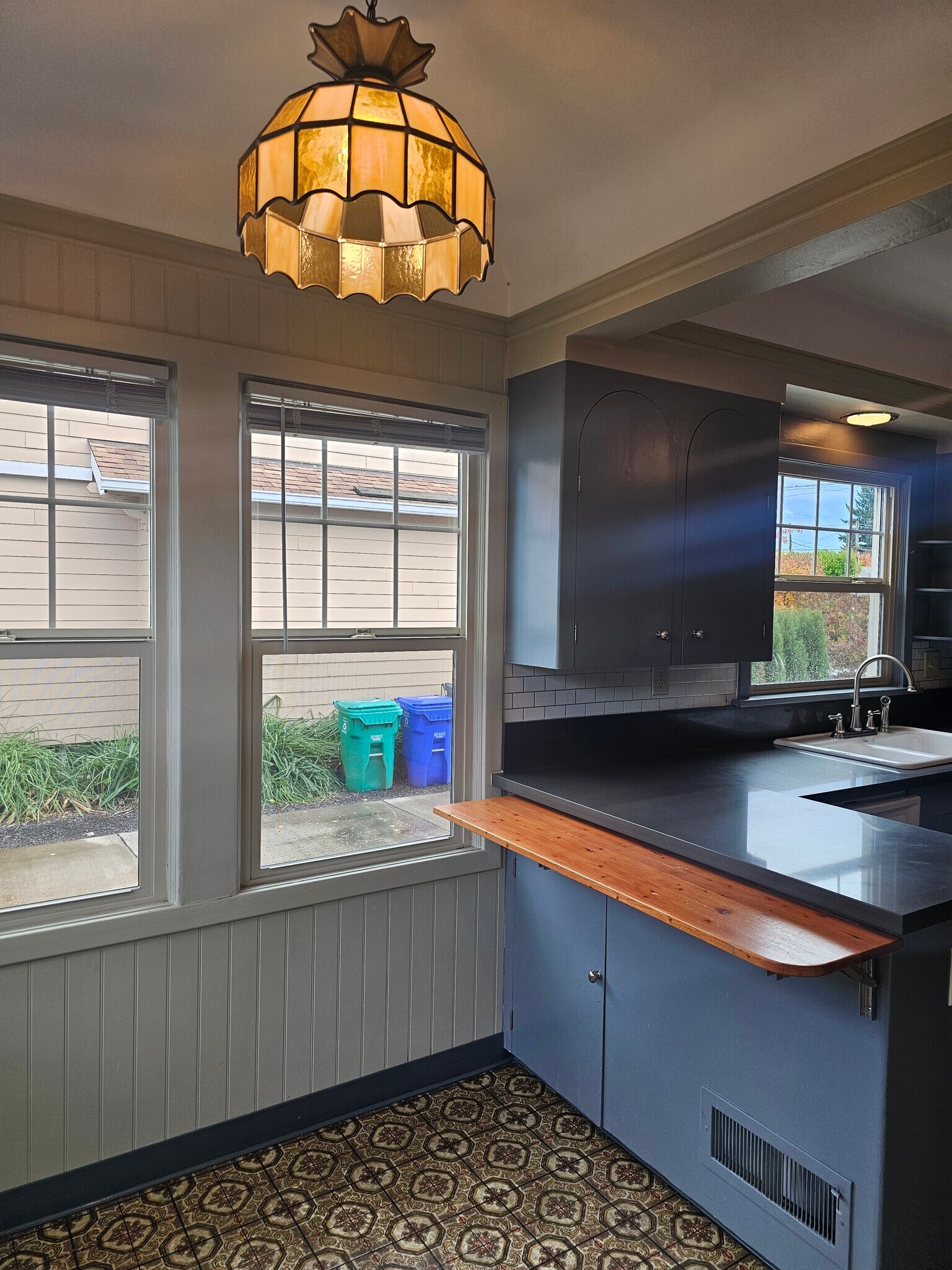 Building Photo - 6613 N Amherst St