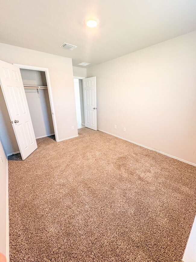 Building Photo - 6401 Coneflower Dr