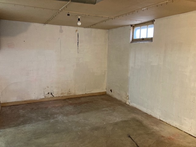 Building Photo - 115 W 13th St