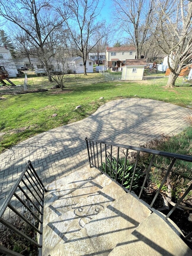 Building Photo - Charming 3 Bed/2 Bath Brick Ranch Home in ...