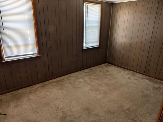 Building Photo - Fallowfield Ave Duplex