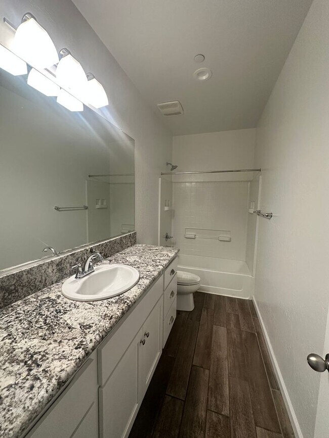 Building Photo - NW Visalia home coming soon!