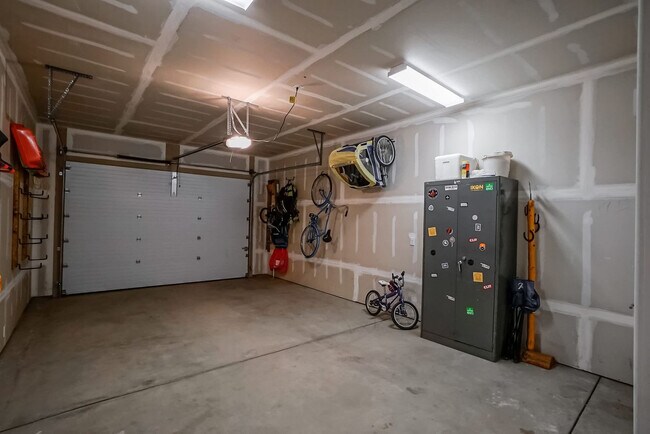 Building Photo - 278 Mountain Willow Dr