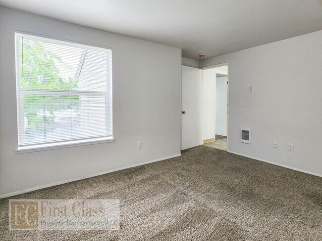 Building Photo - 1255 NW 183rd Ave