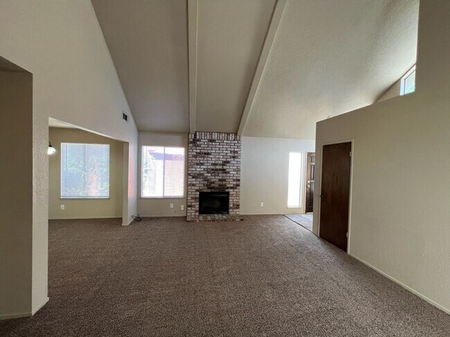 Building Photo - Floyd Ave - Duplex
